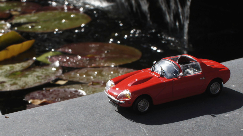 Illustration for article titled French Friday: un Quatre, Moteur à mi-voiture?